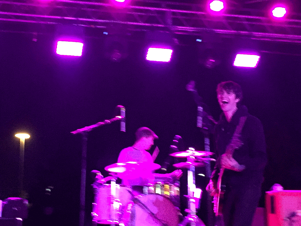 Joyce Manor and Wavves Power Through Cold Weather